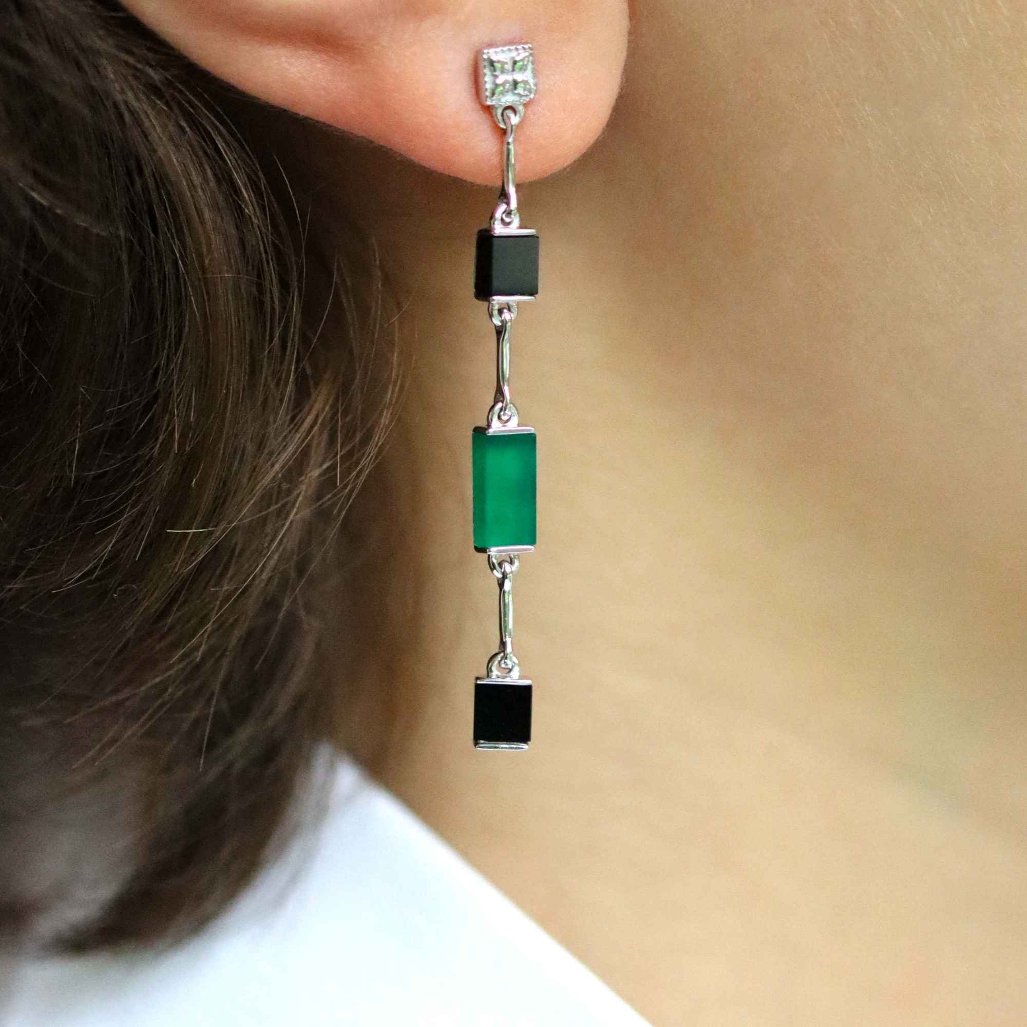 Louisette single right earring in silver, black and green onyx