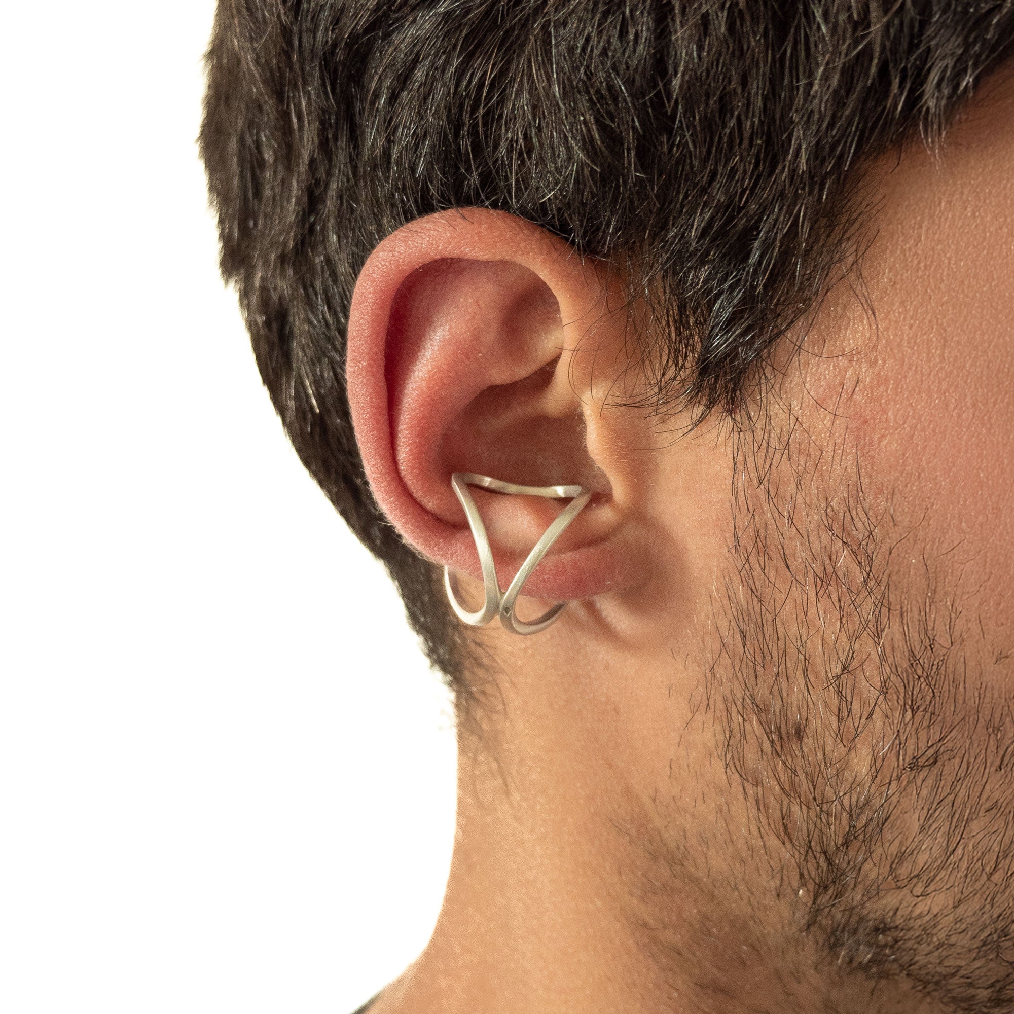 Intrépide satin silver single earring