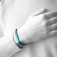 Charger l'image dans la visionneuse de la galerie, Bracelet H diamant et aluminium bleu M losange
